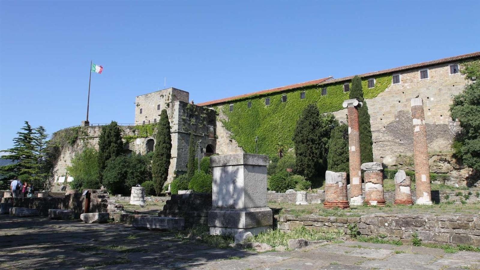 Appartamento Al Castello Terst Exteriér fotografie