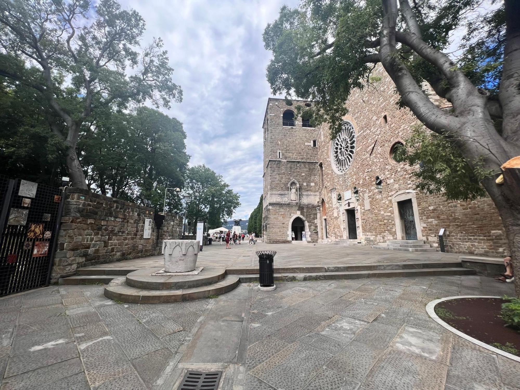 Appartamento Al Castello Terst Exteriér fotografie
